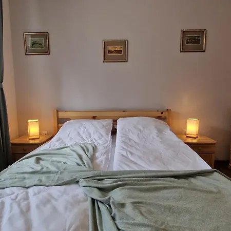 Pine Tree / Gardens Apartament Boroveț