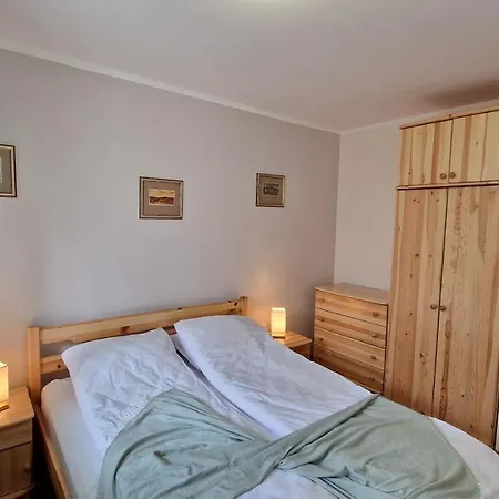 Apartament Pine Tree / Gardens