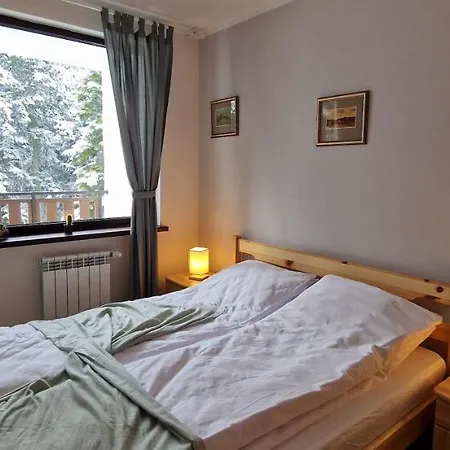 Pine Tree / Gardens Apartament Boroveț