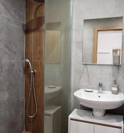 Pine Tree / Gardens Borovets