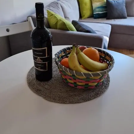 Pine Tree / Gardens Apartament Boroveț