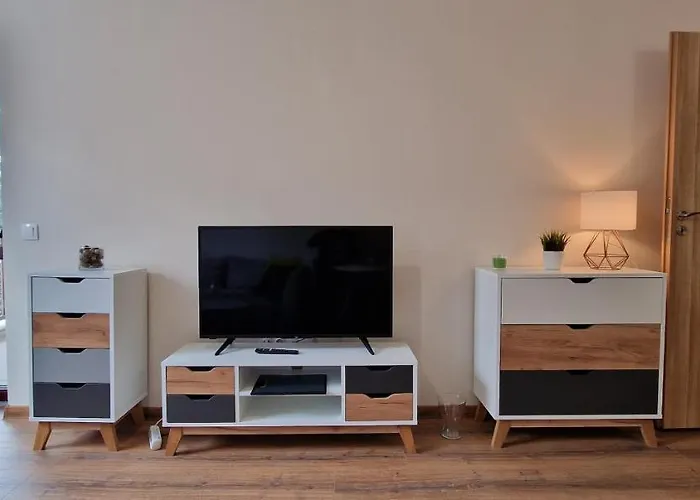 Pine Tree / Gardens Borovets