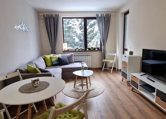 Pine Tree / Gardens *