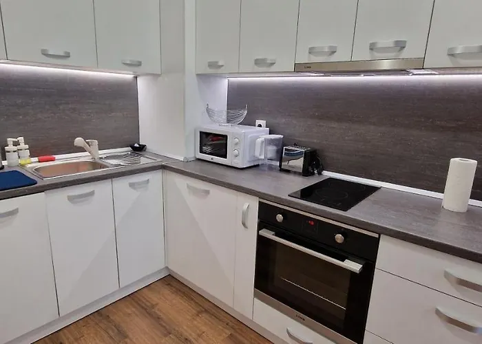 Pine Tree / Gardens *